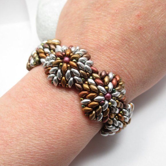 Hand woven Metallic Medallion bracelet - Picture 4 of 9